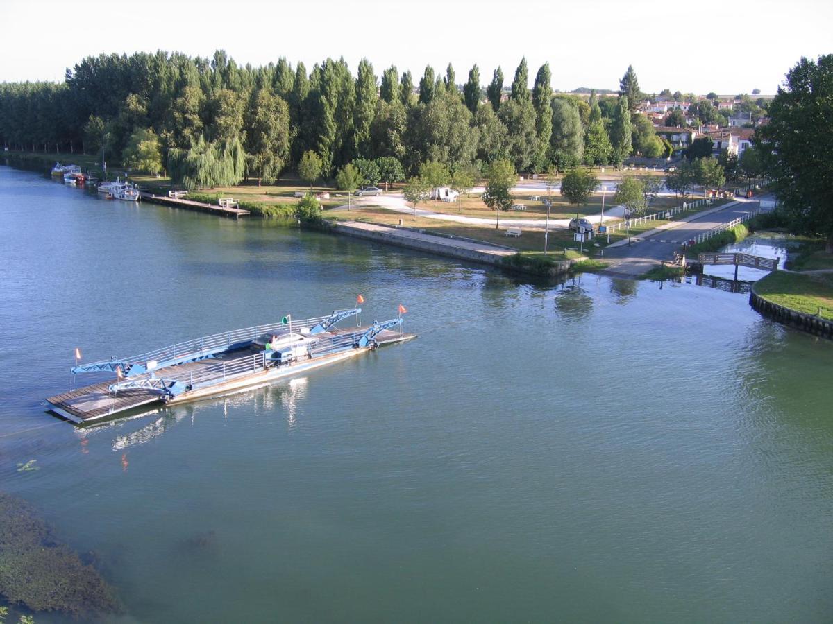Camping Belle Riviere Chaniers Luaran gambar