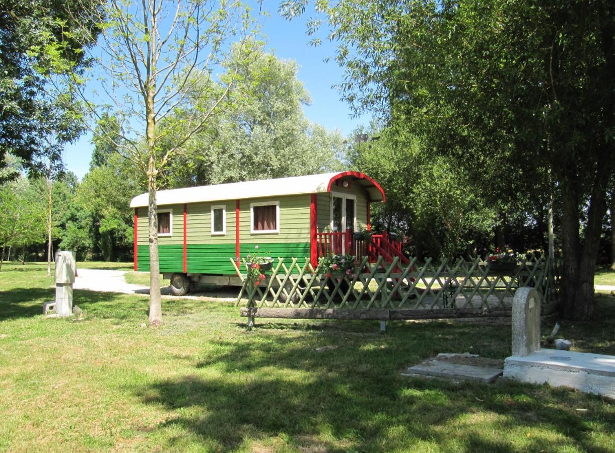 Camping Belle Riviere Chaniers Luaran gambar