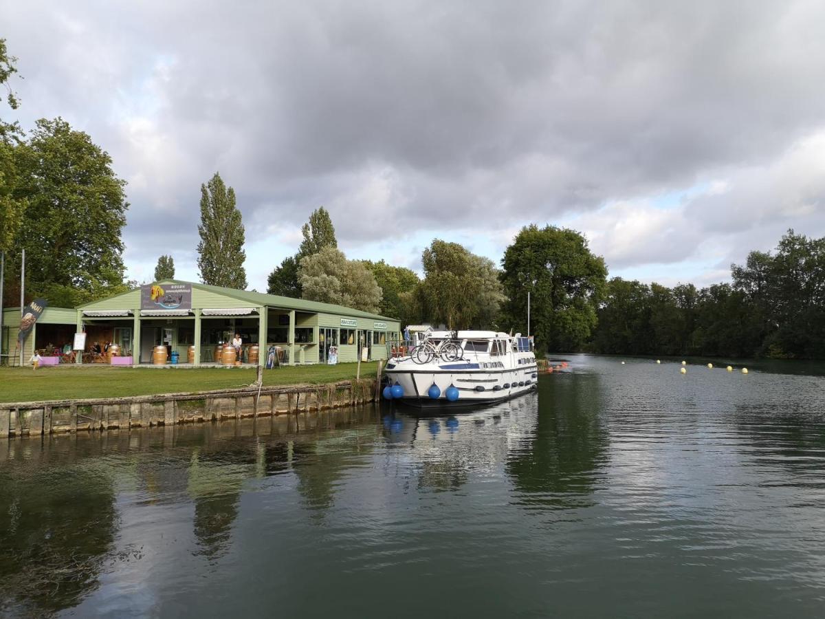 Camping Belle Riviere Chaniers Luaran gambar