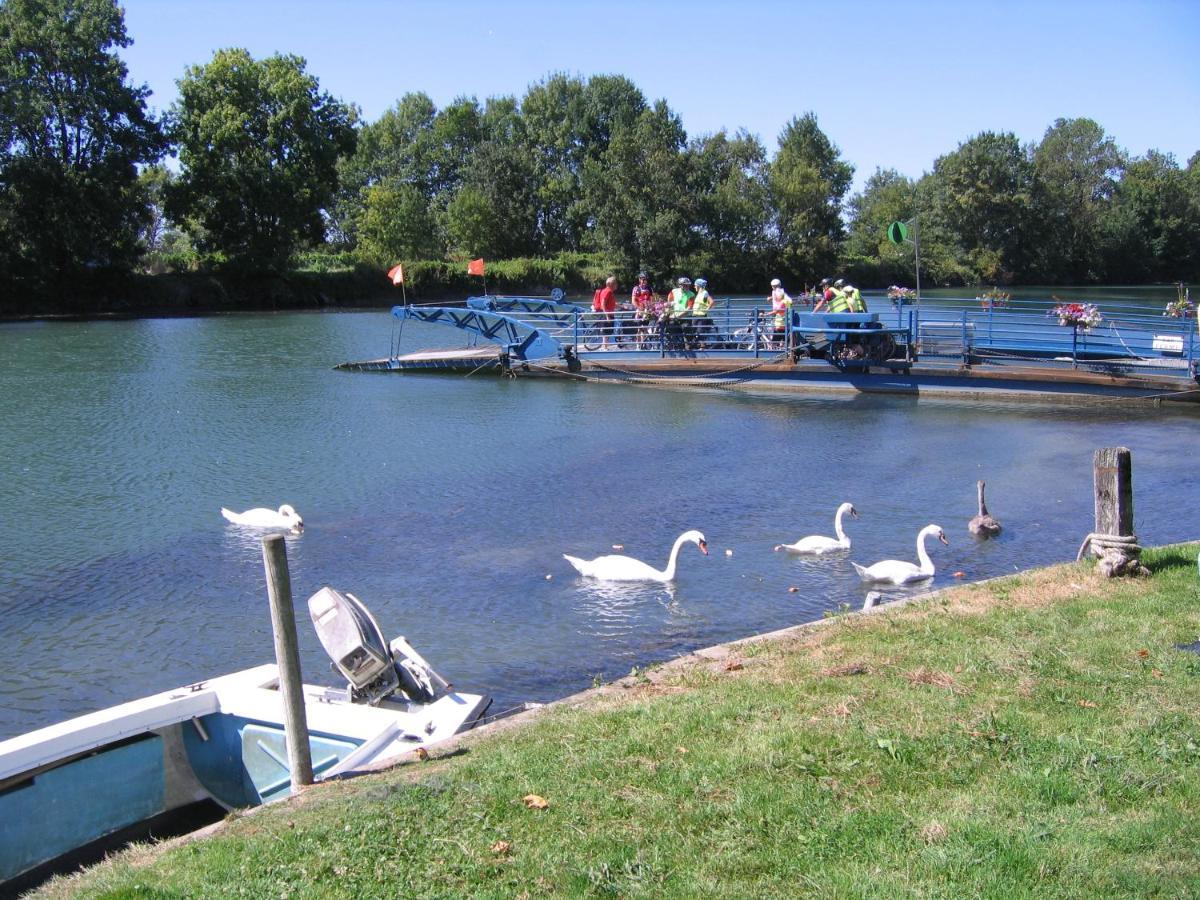 Camping Belle Riviere Chaniers Luaran gambar