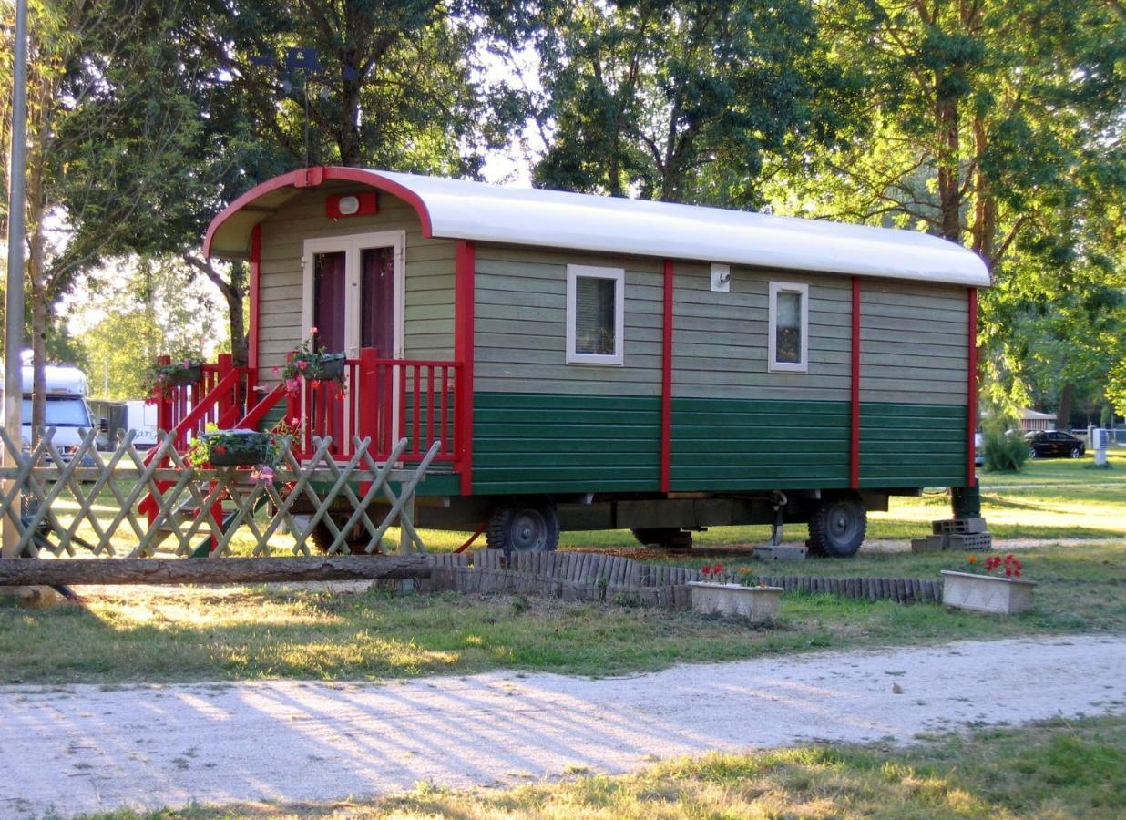 Camping Belle Riviere Chaniers Luaran gambar