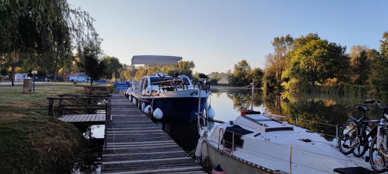 Camping Belle Riviere Chaniers Luaran gambar