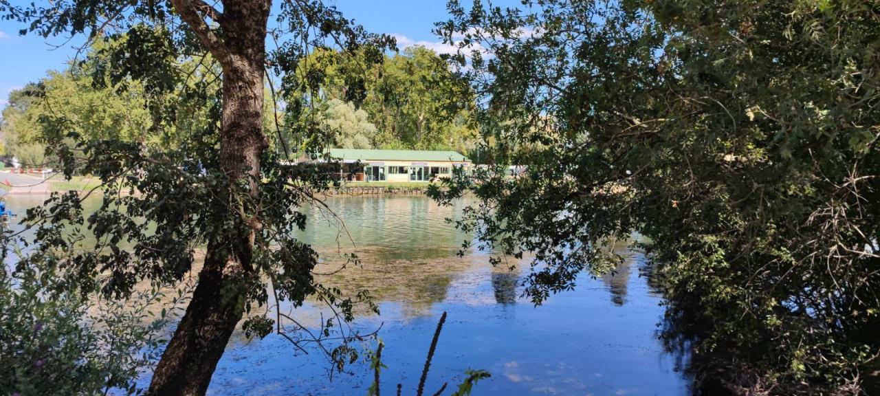 Camping Belle Riviere Chaniers Luaran gambar